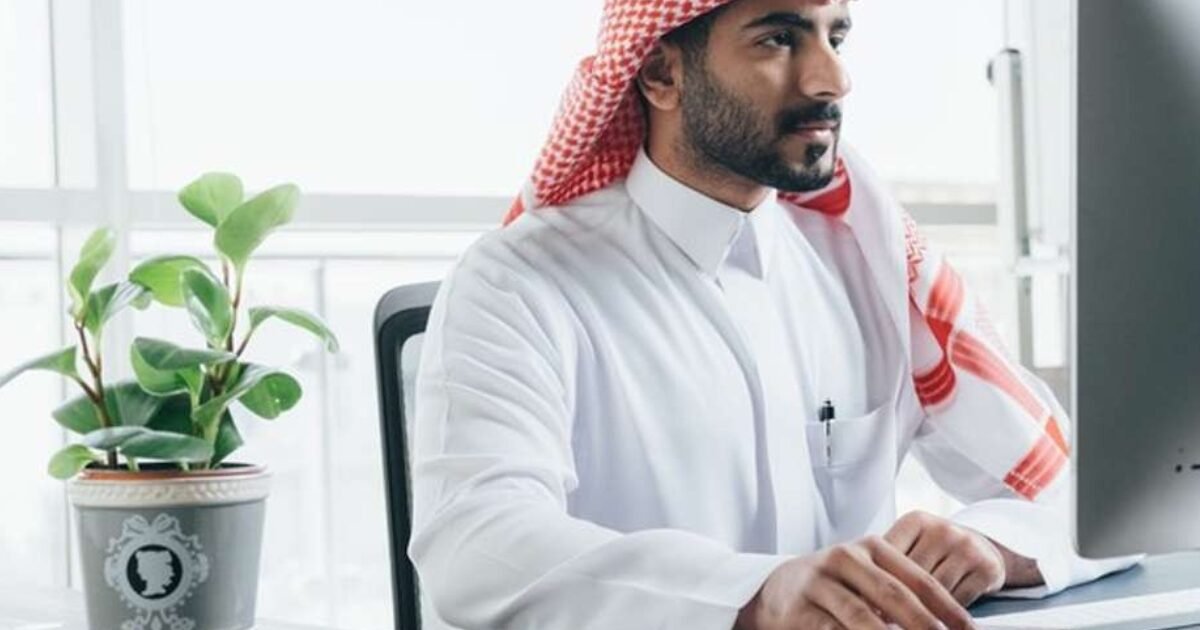 حلم يتحقق! السعودية تقر نظام الأربعة أيام عمل أسبوعيًا… استعد لعطلة أطول!