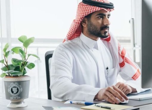 حلم يتحقق! السعودية تقر نظام الأربعة أيام عمل أسبوعيًا… استعد لعطلة أطول!