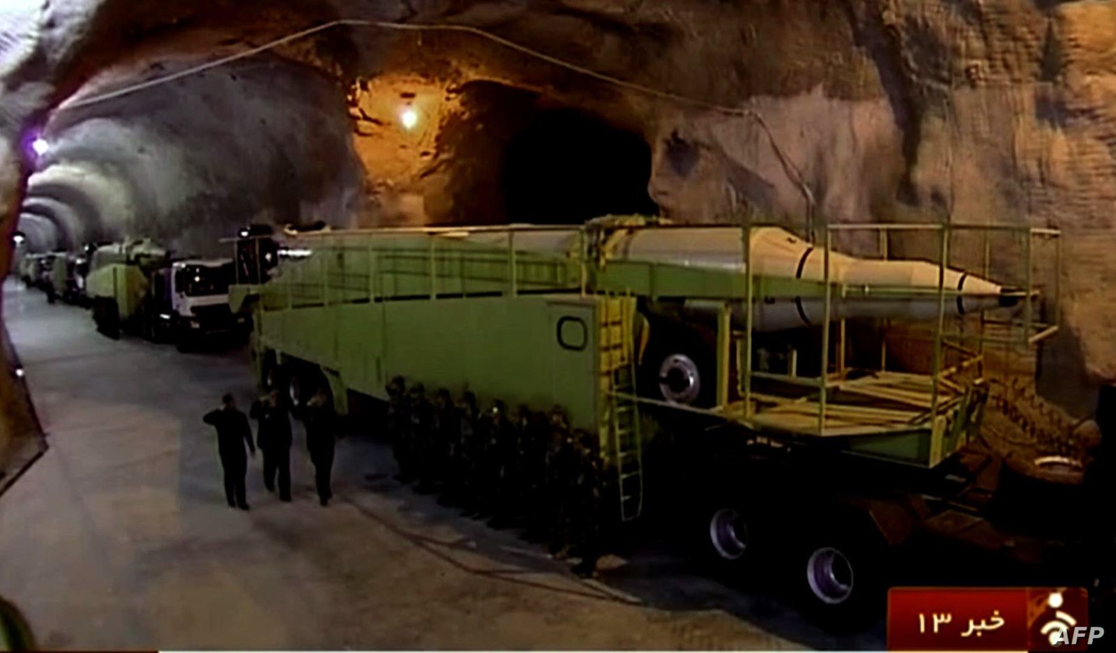 بعمق تحت الأرض.. إيران تكشف عن قاعدة عسكرية سرية تضم مسيّرات وصواريخ متطورة!
