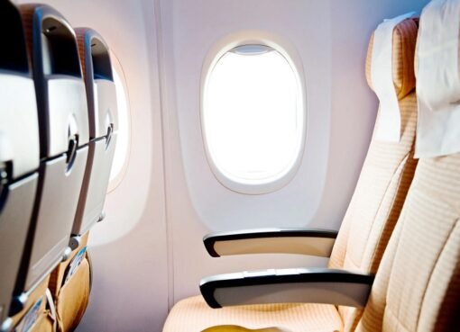أسوأ مقعد على متن الطائرة: إذا وجدت نفسك فيه، فكر مرتين قبل الإقلاع!