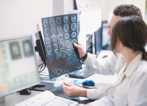 العلم يسبق الزمن.. اكتشاف آلية تكشف الزهايمر قبل أكثر من عقد