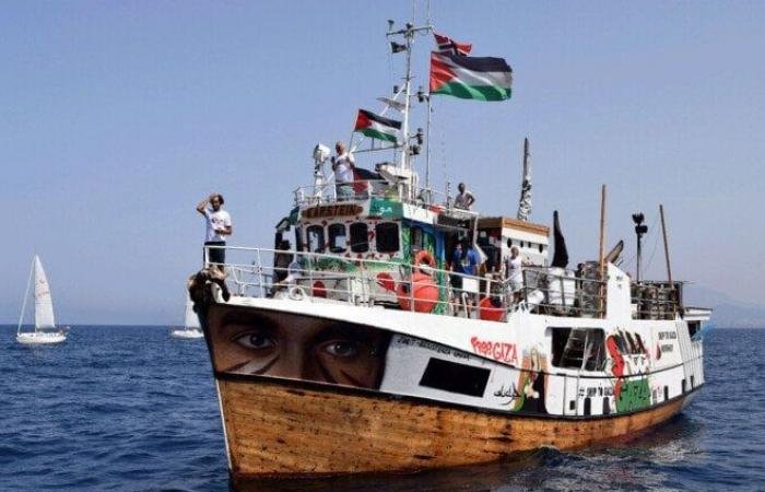 نحن نغرق".. لحظات الرعب على متن سفينة المساعدات المتجهة إلى غزة!فيديو