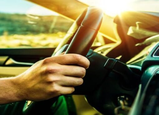 تحذير هام من خبراء السيارات: 5 أشياء لا تتركها أبدًا داخل سيارتك في الصيف!