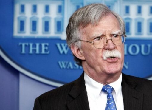 سبب غير متوقع.. مستشار ترامب السابق يكشف دوافع الضربة ضد إيران