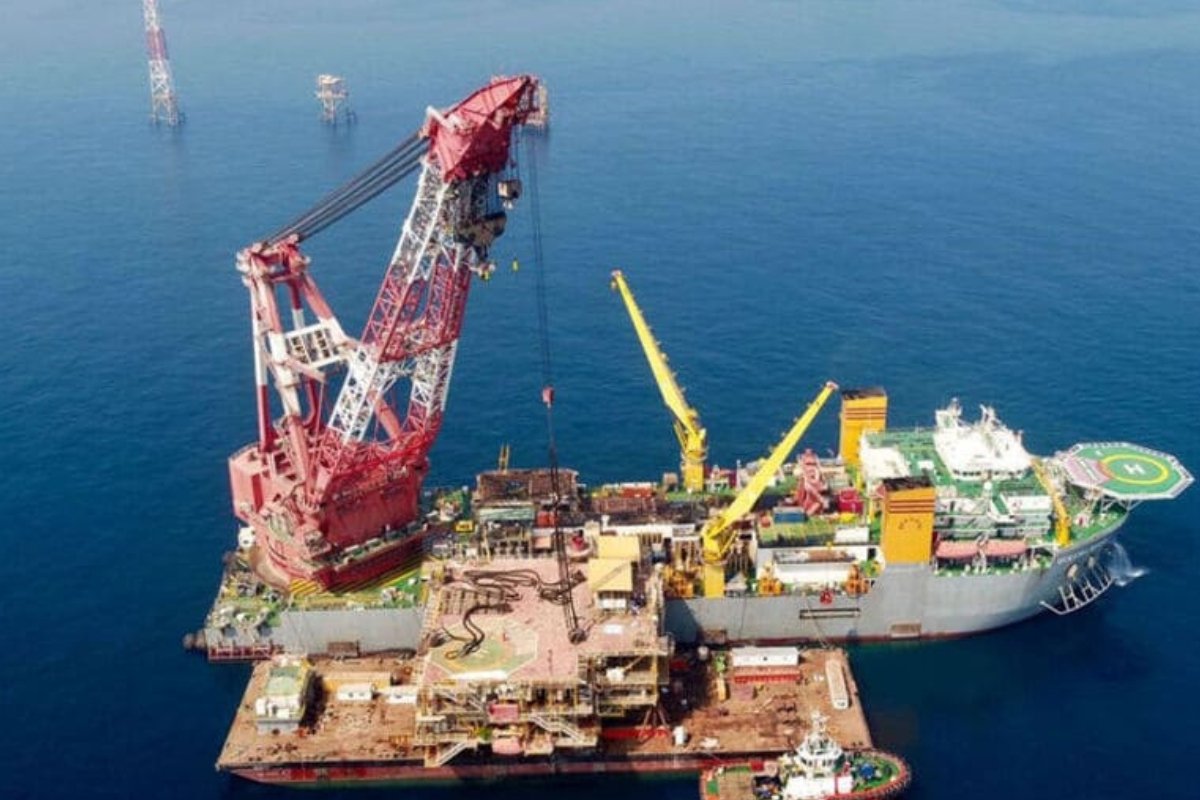 ضربة استراتيجية؟ إسرائيل تقصف حقل بارس الجنوبي للغاز جنوب إيران