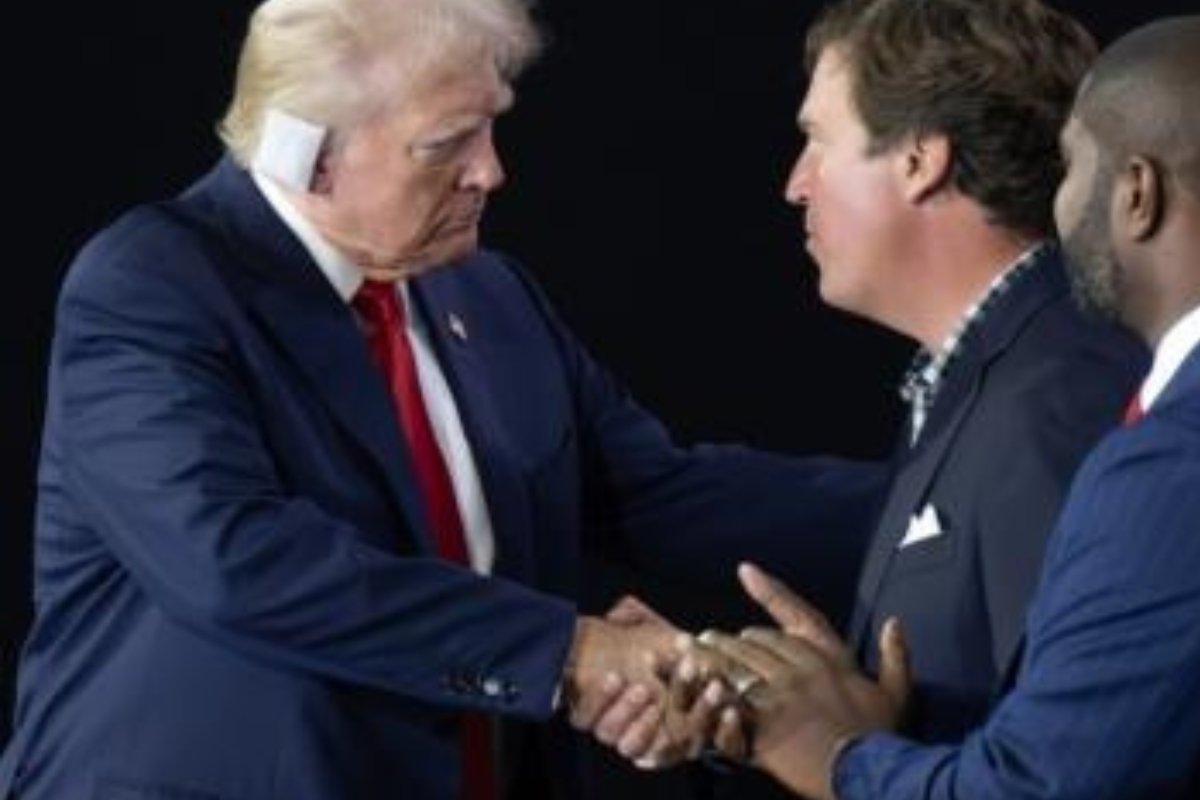 تصريح ناري: ترامب يهاجم صحفيًا بارزًا ويصفه بـ"المجنون" في سياق إيران