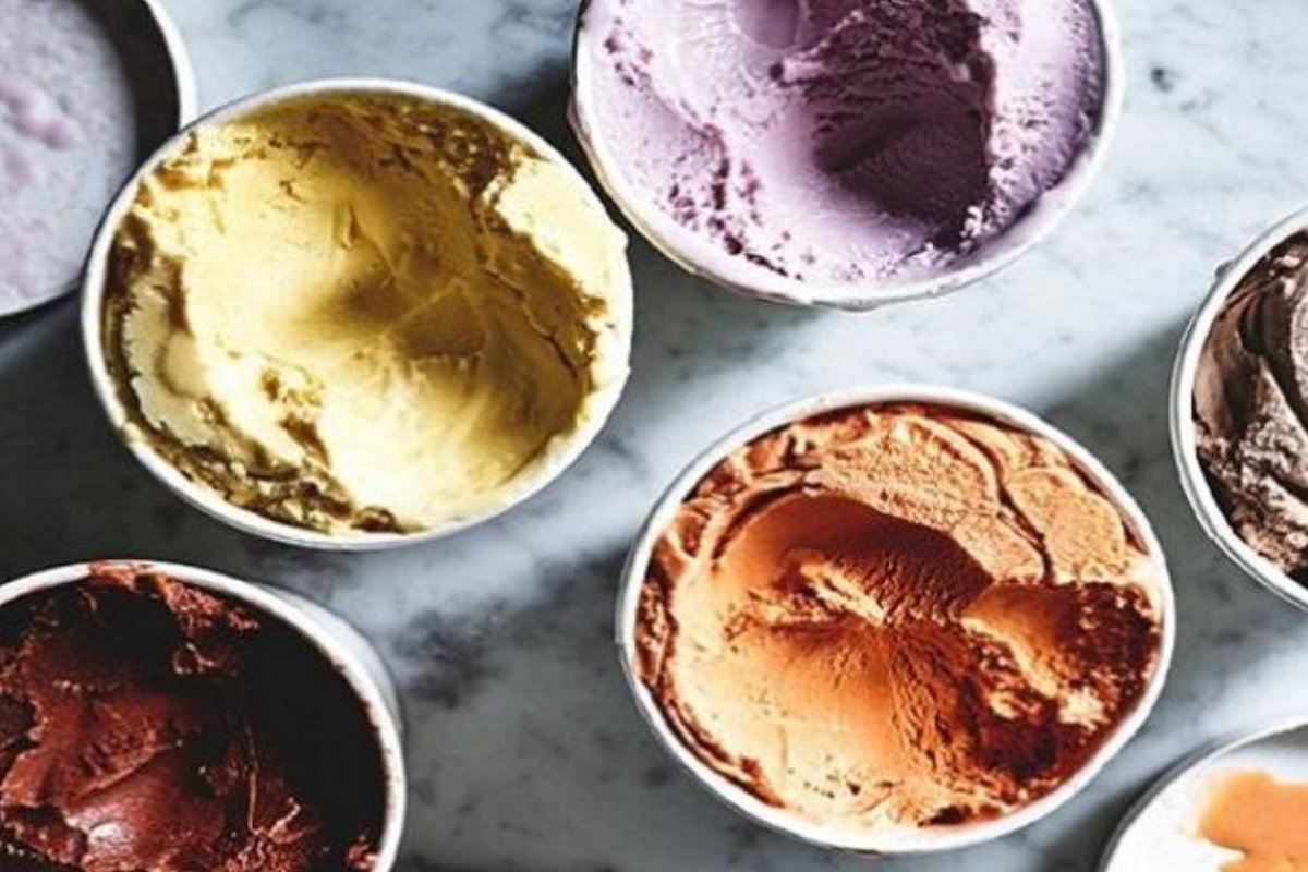 مبادرة إنسانية بـ"عرفات": توزيع الآيس كريم مجانًا على الحجاج لمواجهة حرارة الجو