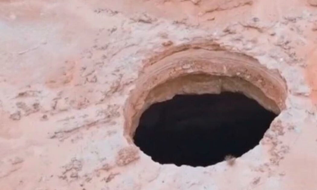 بئر برهوت من الداخل لأول مرة.. مغامرون يكشفون أسرار الفوهة الغامضة في المهرة