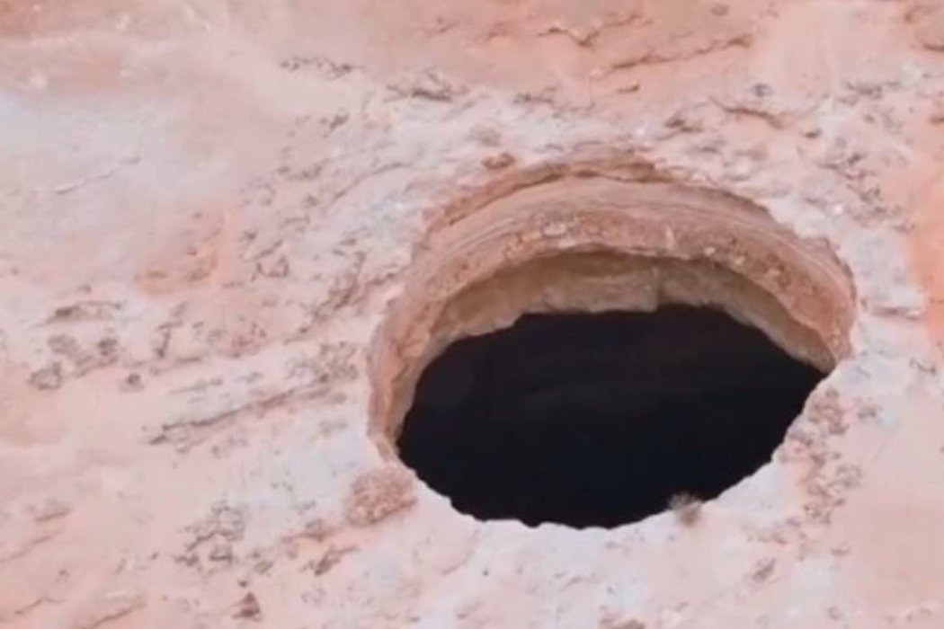 بئر برهوت من الداخل لأول مرة.. مغامرون يكشفون أسرار الفوهة الغامضة في المهرة