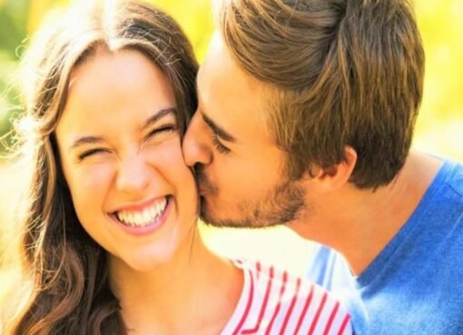 العناق والقبلات.. أسرار صحية لا تتوقعها!