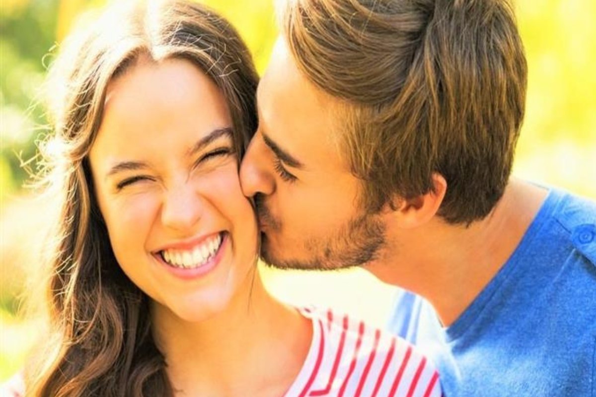 العناق والقبلات.. أسرار صحية لا تتوقعها!