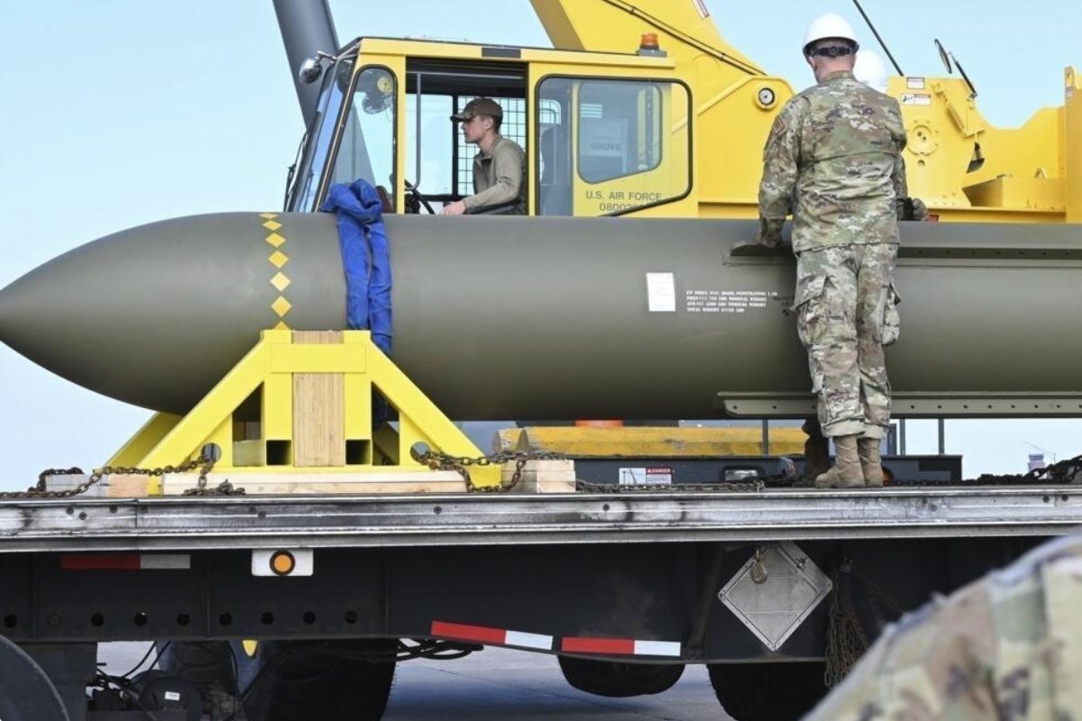 القنبلة التي تخترق الجبال: هل تستطيع GBU-57 إنهاء البرنامج النووي الإيراني؟