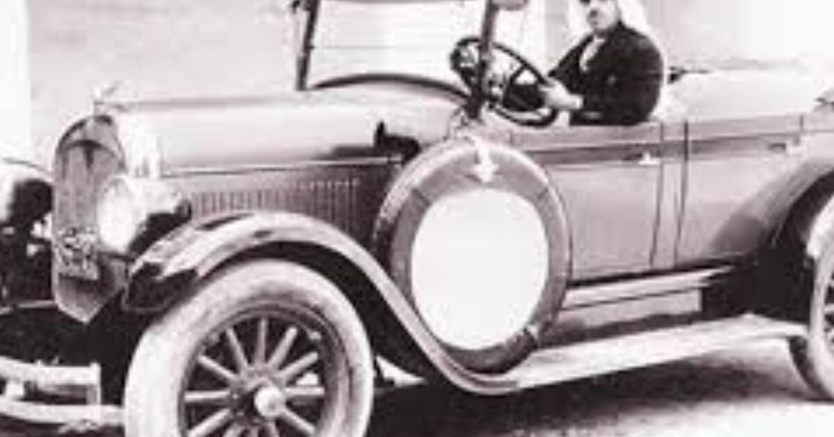 الكويت.. أول دولة خليجية تدخل عالم السيارات منذ عام 1912. وهاذي اول سيارة دخلت الكويت تعرف عليها