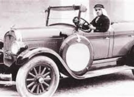 الكويت.. أول دولة خليجية تدخل عالم السيارات منذ عام 1912. وهاذي اول سيارة دخلت الكويت تعرف عليها