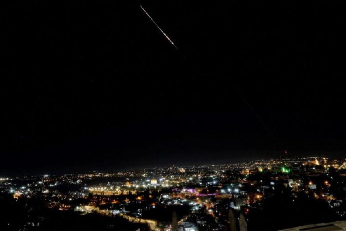 إيران تضرب بقوة.. هل استُهدف منزل نتنياهو في موجة الصواريخ الأخيرة؟