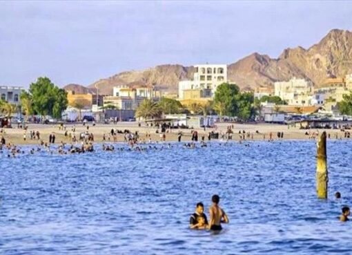 تحذير رسمي عبر مكبرات الصوت في عدن.. البحر في حالة هيجان خطير