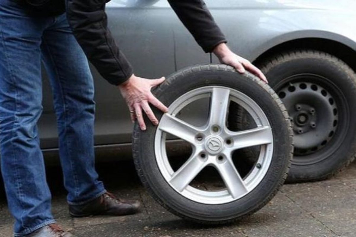 لا تقود قبل أن تقرأ هذا.. إطارات محظورة تسبب حوادث مميتة!