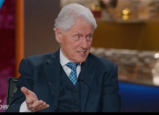 كلينتون يتحدث بصراحة: الدوافع الحقيقية وراء ضربات نتنياهو ضد إيران