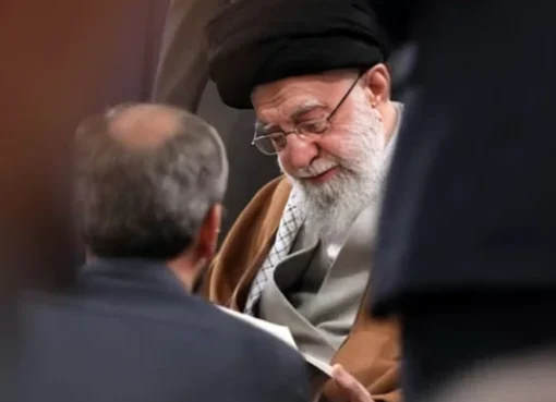 نيويورك تايمز تفضح قناة اتصال غير تقليدية مع خامنئي داخل مخبأه