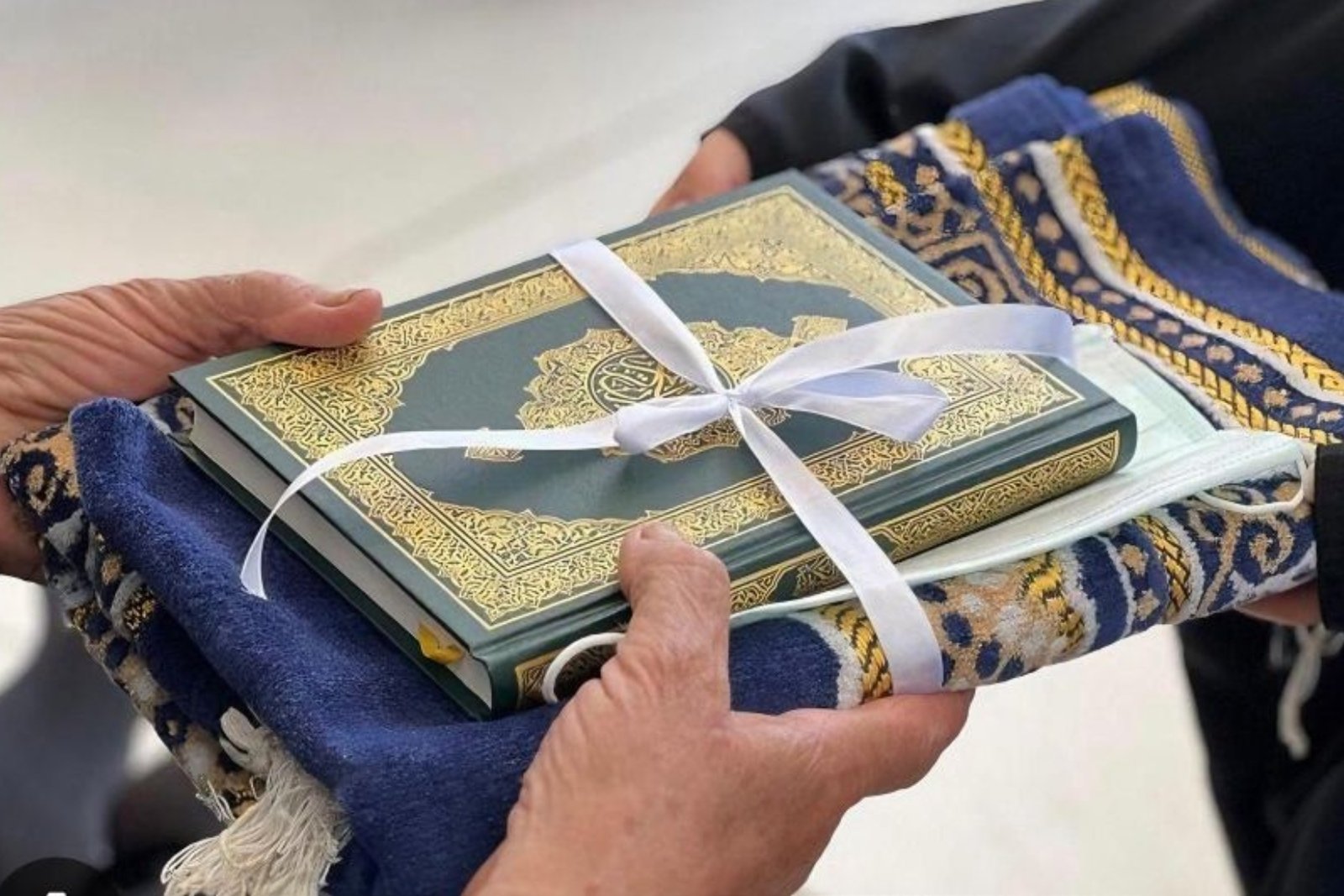 هدية الملك للحجاج: مليون نسخة من القرآن الكريم بـ40 لغة تنتظر ضيوف الرحمن 2025