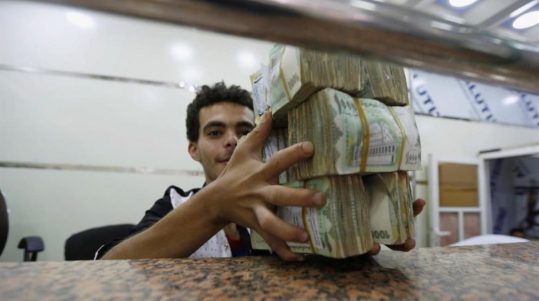 تحذير..تعميم جديد في صنعاء: منع تسليم الحوالات لهولاء