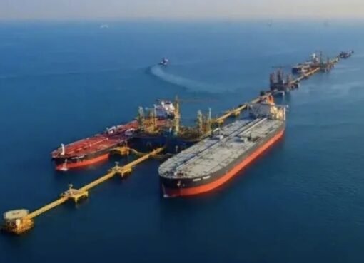 تحرك يمني-أميركي مشترك لإعادة تصدير النفط وتأمين الموانئ الحيوية