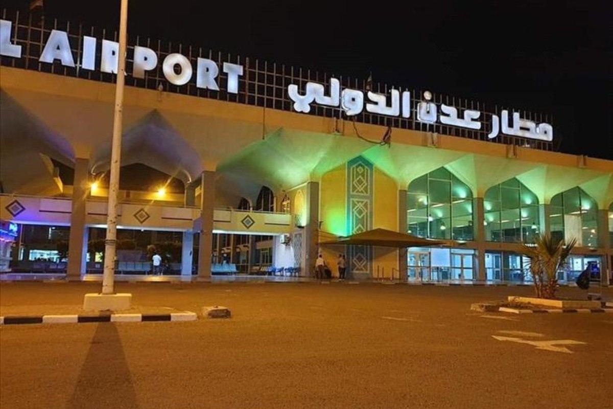 زحام في مطار.. المسؤولون يغادرون لقضاء إجازة العيد وسط موجة انتقادات!