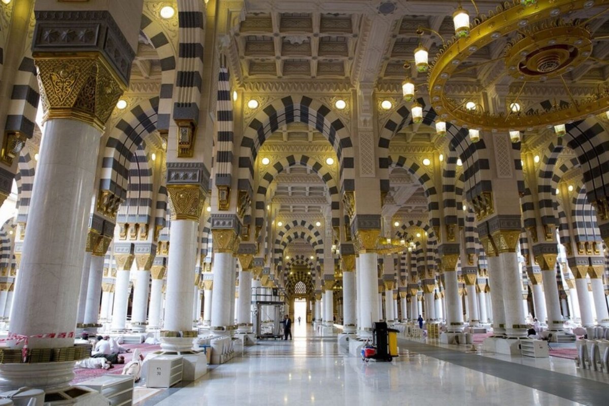 من رحاب المسجد النبوي.. الفنان أحمد سعد يعلن توبته ويبدأ رحلة جديدة