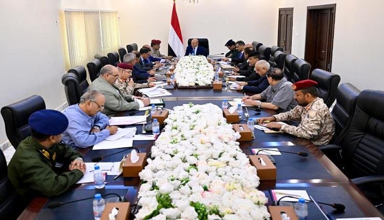 تكتل خماسي يطالب بتدوير رئاسة العليمي وسط انقسام داخل مجلس القيادة