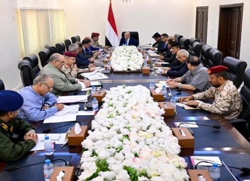 خبير اقتصادي يكشف المستور: لهذا أوقفت السعودية والإمارات منحها لليمن