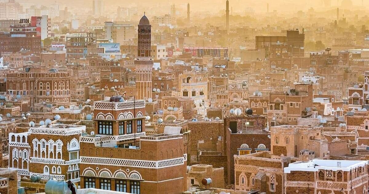 حملة رقابية في صنعاء.. ضبط سيارات تُمارس أنشطة محظورة في السبعين