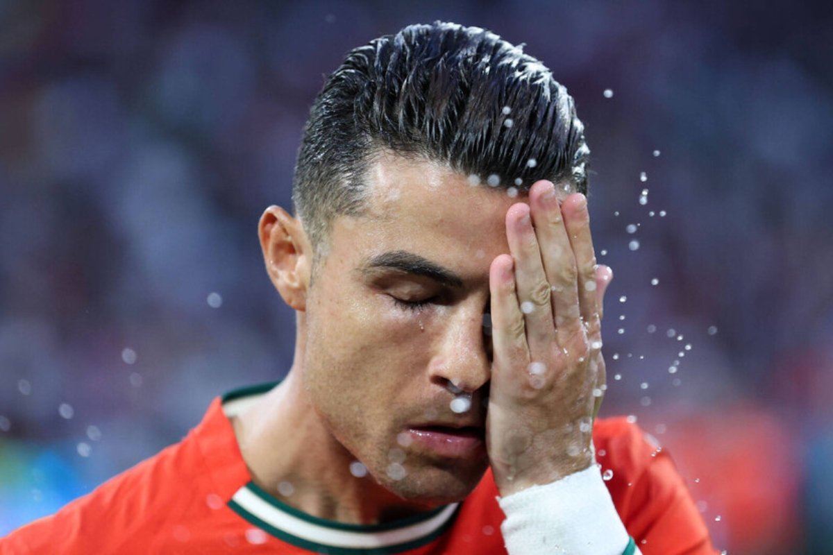 رونالدو يثير الجدل بلقطة دعاء على الطريقة الإسلامية خلال المباراة النهائية!