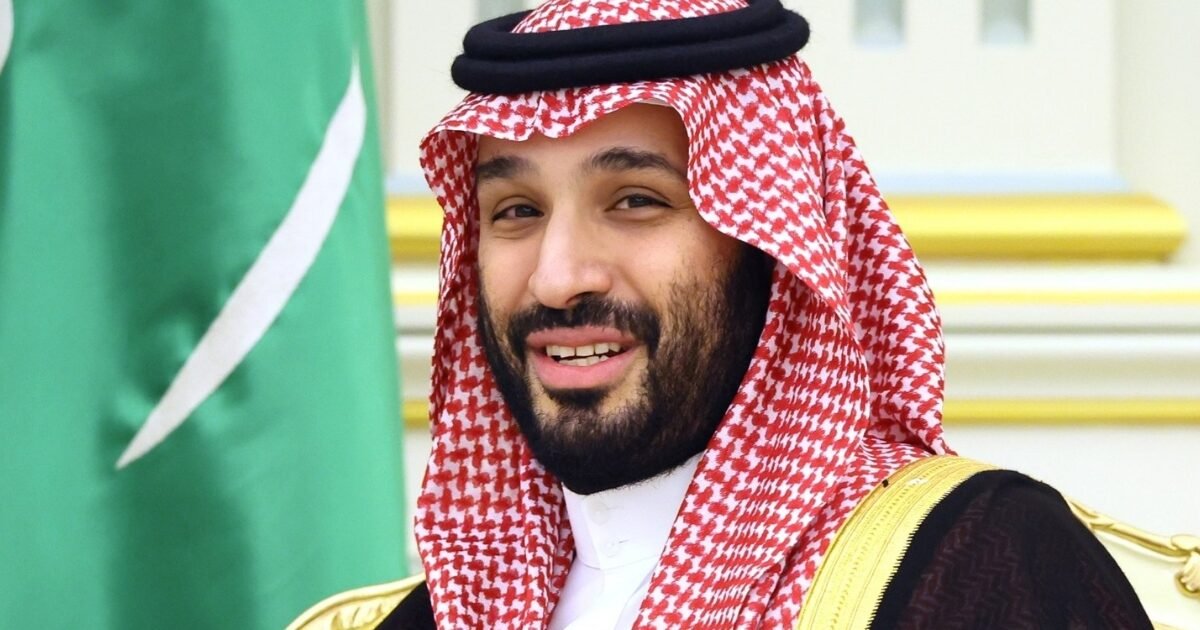 ولي العهد السعودي يلفت الأنظار بتفاعل خاص مع الأمير سلطان خلال استقبال عيد الأضحى