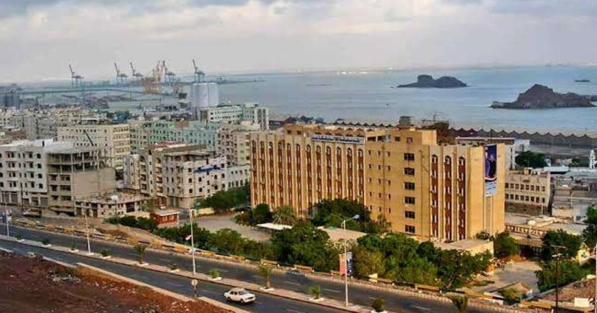 فضيحة مالية تهز عدن: مسؤول متورط في نهب 25 مليار من الإيرادات