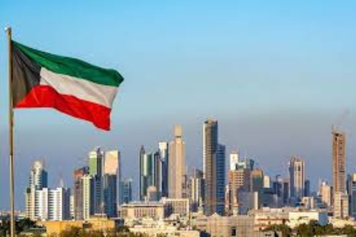 الكويت تفتح أبوابها للمحترفين: تأشيرة مجانية ورواتب مغرية تفوق الخليج