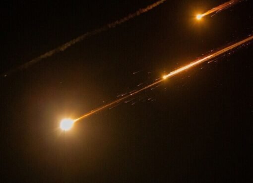 تهديدات طهران بإغلاق هرمز وباب المندب تُشعل المخاوف العالمية