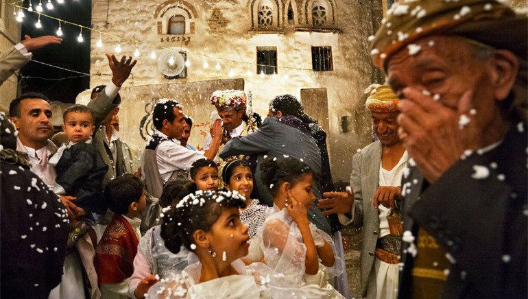 قبيلة يمنية تُلزم المتزوجين بالزواج الثاني أو دفع غرامة مالية