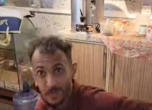 عامل البوفيه في مطار عدن يرد على رئيس البنك بعد فصله: 'المثالية لا تعني غياب الأخلاق