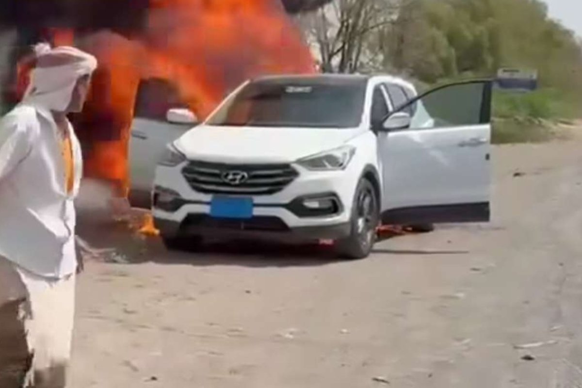 لحظات رعب.. انفجار سيارة فارهة وسط حريق هائل والكشف عن مصير من بداخلها