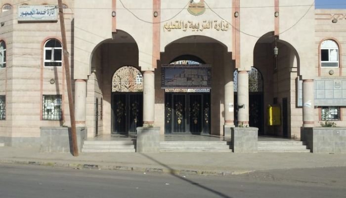 توجهات جديدة في صنعاء..  الاستغناء عن 60 ألف تربوي يثير القلق في الأوساط التعليمية