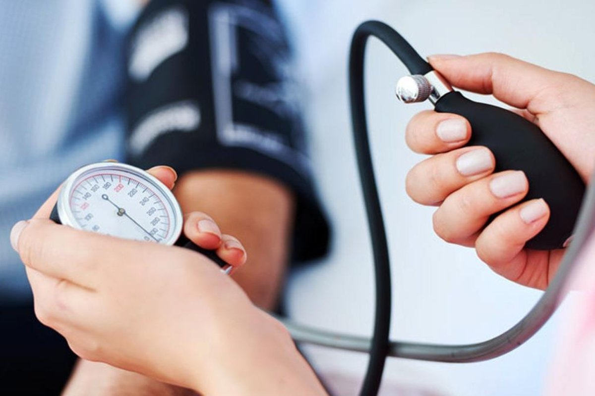 في دقائق فقط: 5 مشروبات طبيعية تسيطر على ضغط الدم المرتفع