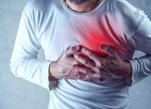 6 أطعمة خادعة تدمر قلبك بصمت… احذرها قبل فوات الأوان!