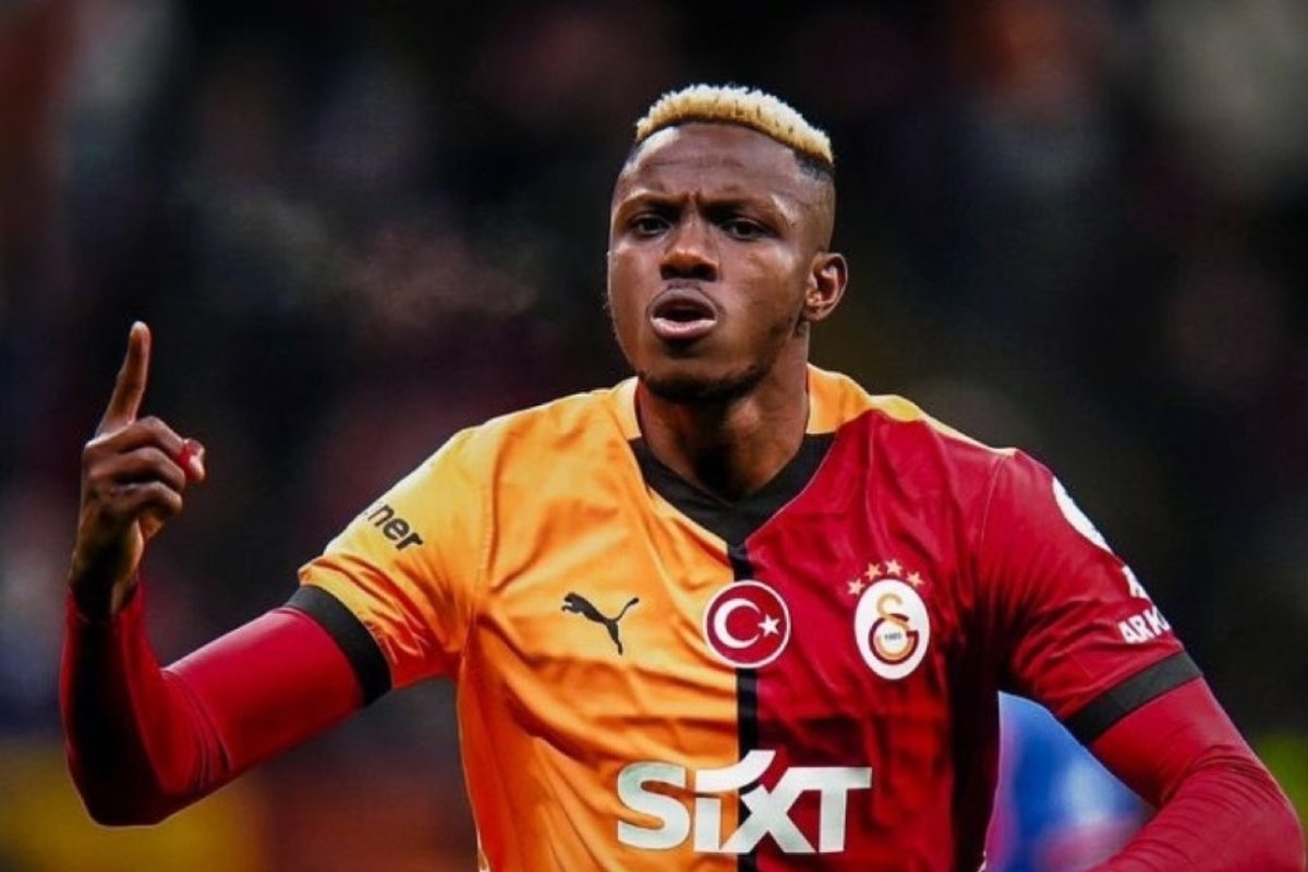 الهلال يُقدم راتباً فلكياً لأوسيمين.. الصفقة على وشك الحسم!