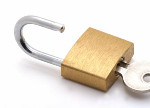 من غير كسر ولا نجار… طرق بسيطة لفتح الباب إذا أُغلق عليك فجأة