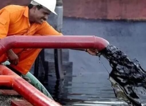 عمان تُفاجئ الخليج: اكتشاف "بحيرة نفط" يغير موازين الثروة!