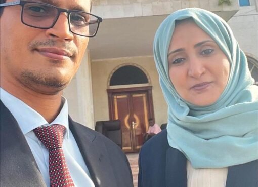 ألفت الدبعي تؤدي صلاة العيد في قصر معاشيق.. حضور يلفت الأنظار