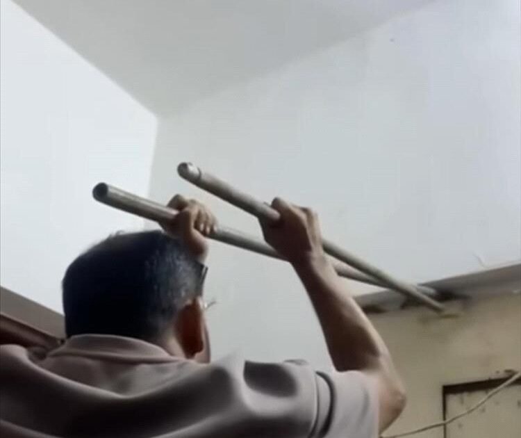 السكان يناشدون: خطر الثعابين يهدد الأمان في قلب المعلا
