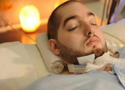 قصة إنسانية تهز القلوب.. كيف عاش الأمير النائم أيامه الأخيرة؟