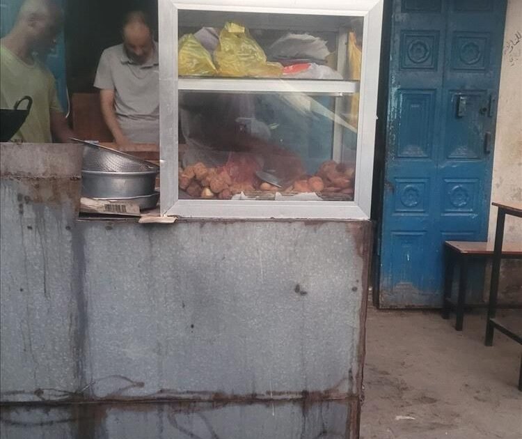 سكان عدن يستنكرون ارتفاع أسعار الباخمري ويطالبون بالرقابة