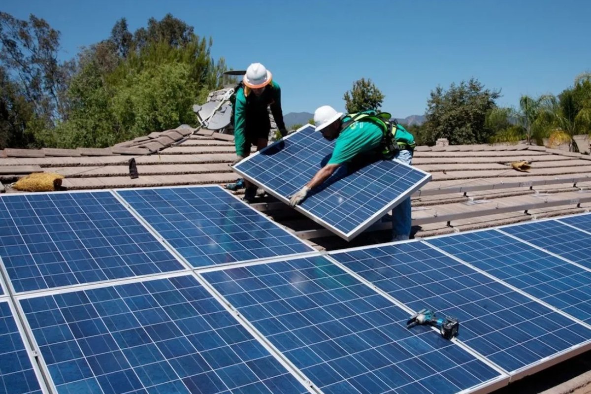 الرمال تتحول إلى طاقة: ابتكار سعودي يفتح آفاقاً جديدة للطاقة الشمسية